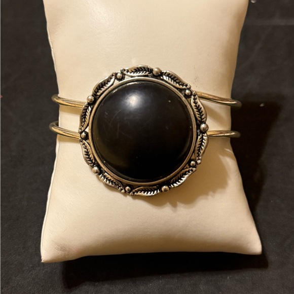Black & Silver Women's bracelet w/ accent Black Stone - Picture 1 of 4